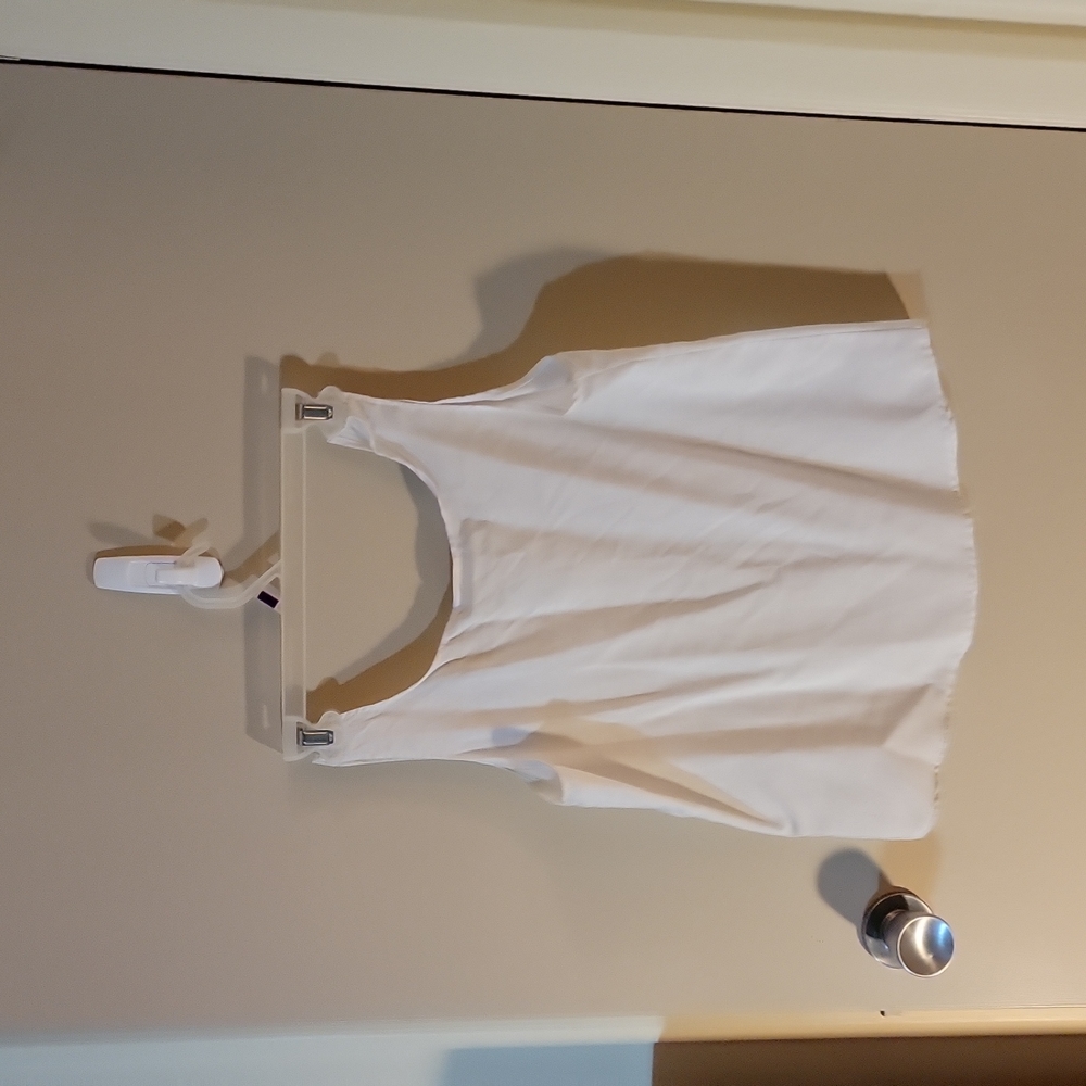 WHITE SLEEVELESS TOP - Picture 4 of 5